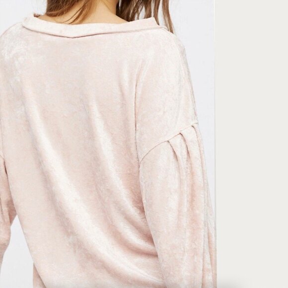 Free People We The Free Milan Long Sleeve Top Crushed Velvet in Blush/Pink SZ S - Picture 2 of 5